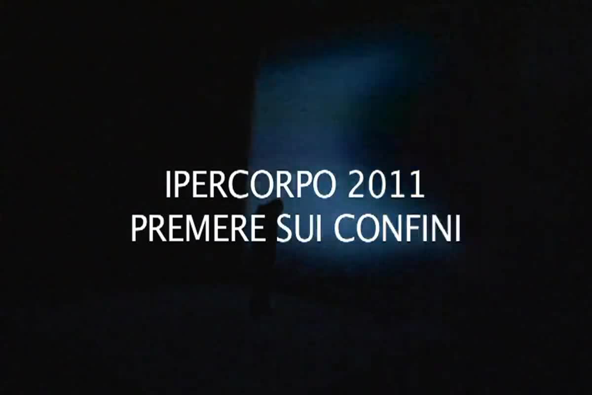 Ipercorpo 2011 "Premere sui confini"
SANTASANGRE Sintonie di errori non prevedebili. - immagine